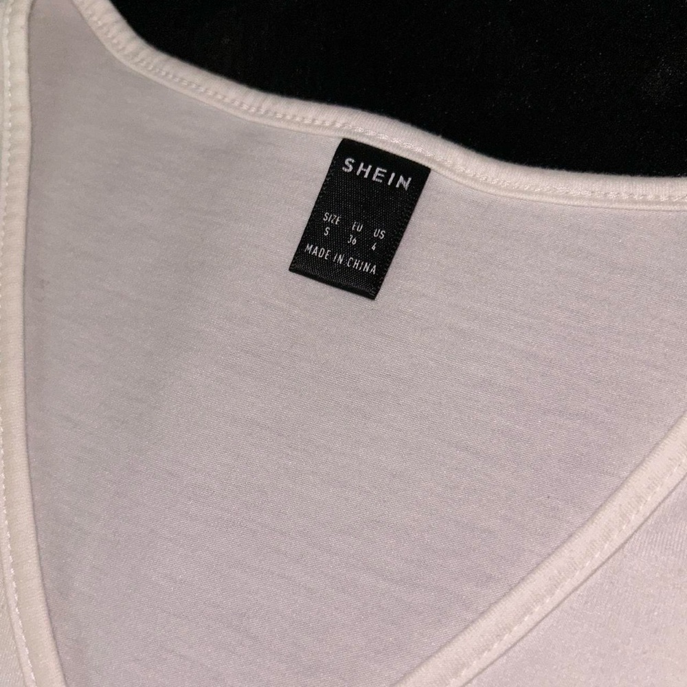 Basic white top - Picture 3 of 3